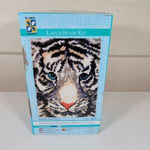 Vintage Euro Craft "White Majesty" Latch Hook Kit #18003 – White Tiger 20"x27"